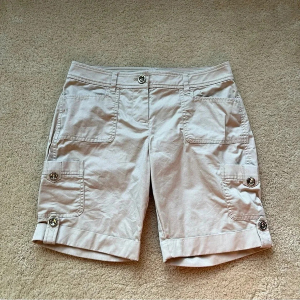 ✨White House Black Market Women’s Khaki Bermuda Shorts - Size 2 - VGUC - Stretch